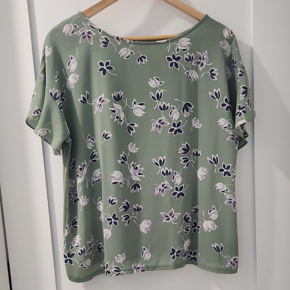 LOFT Green Boxy Short Sleeve Blouse